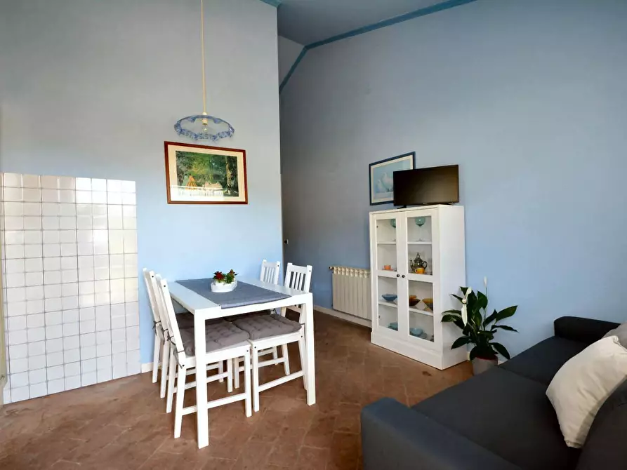 Immagine 3 di Appartamento in vendita  a Lucca