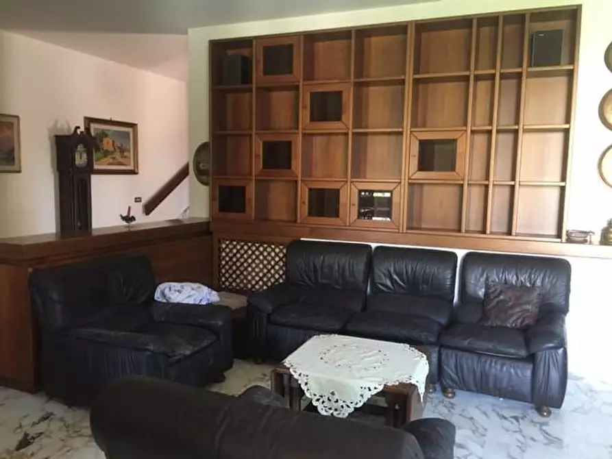 Immagine 3 di Villa in vendita  a Cascina