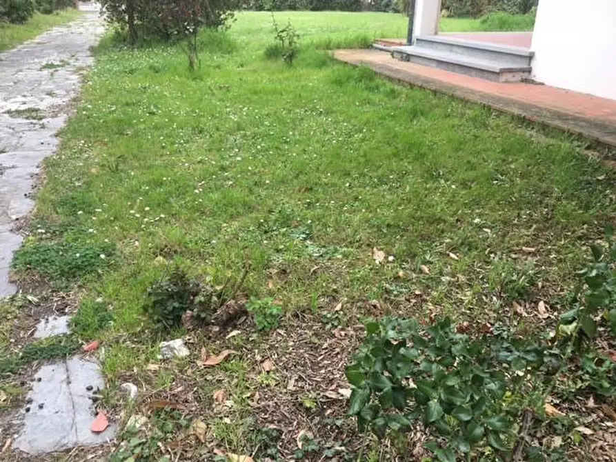 Immagine 36 di Villa in vendita  a Cascina