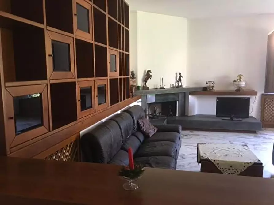 Immagine 7 di Villa in vendita  a Cascina