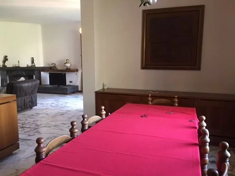 Immagine 9 di Villa in vendita  a Cascina