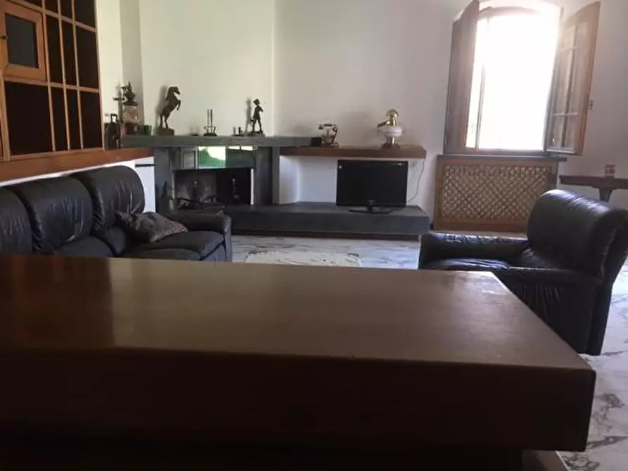 Immagine 8 di Villa in vendita  a Cascina