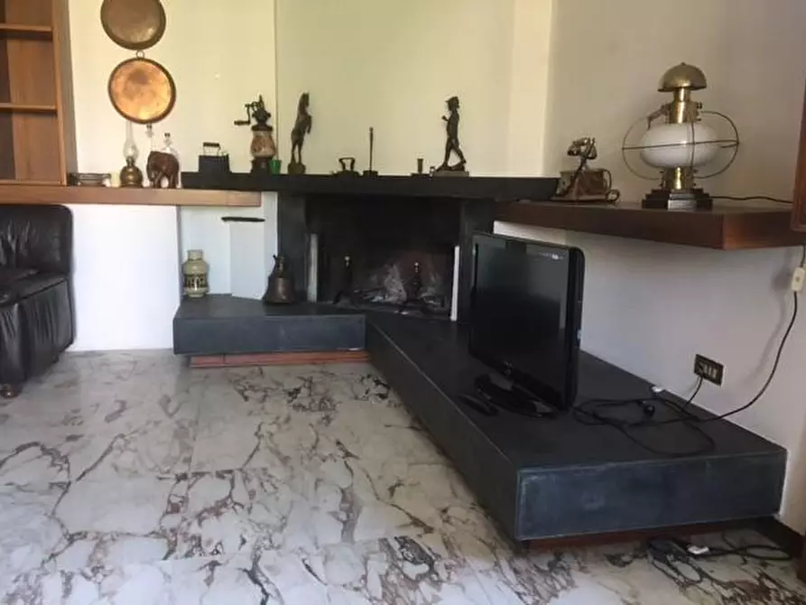 Immagine 5 di Villa in vendita  a Cascina