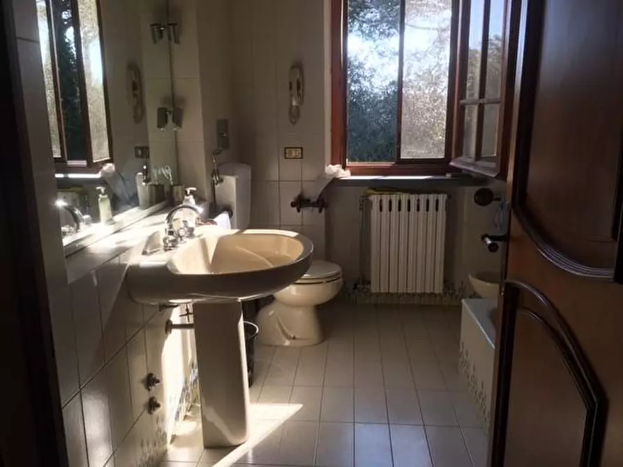 Immagine 32 di Villa in vendita  a Cascina