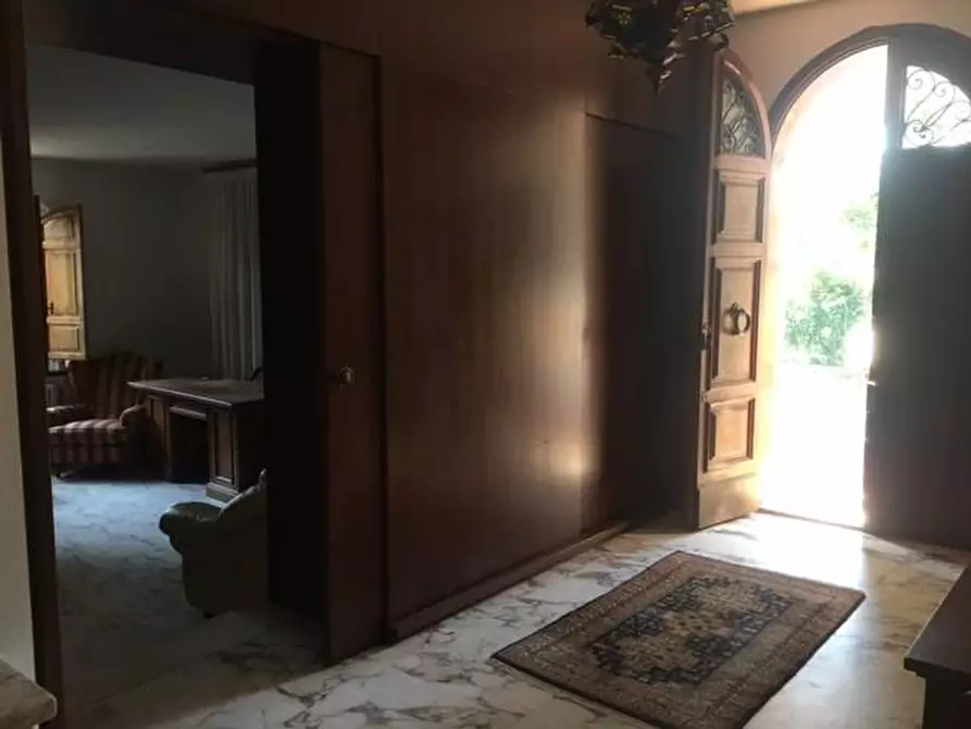 Immagine 18 di Villa in vendita  a Cascina