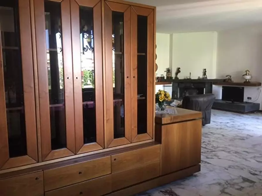 Immagine 12 di Villa in vendita  a Cascina