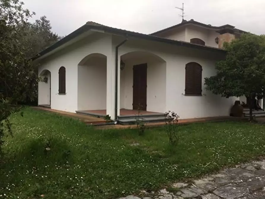 Immagine 2 di Villa in vendita  a Cascina