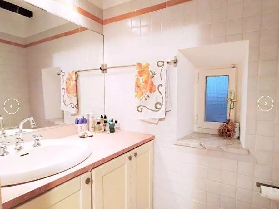 Immagine 12 di Casa semindipendente in vendita  a Carrara