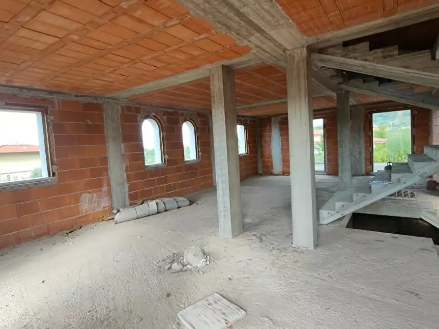 Immagine 8 di Villa in vendita  a Montignoso