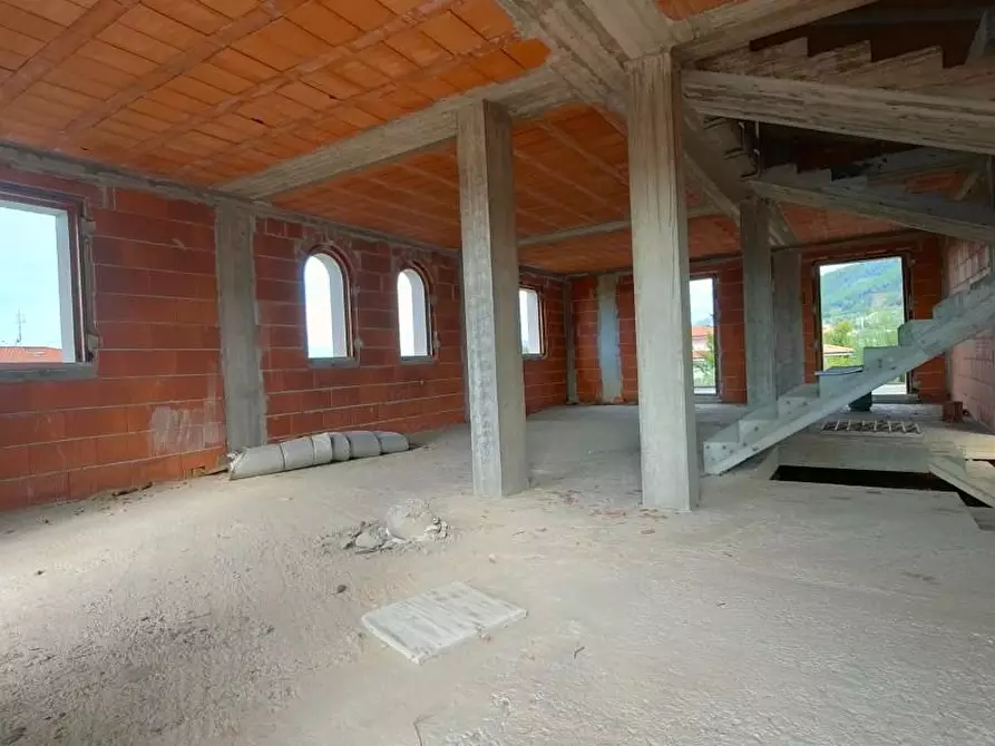 Immagine 9 di Villa in vendita  a Montignoso