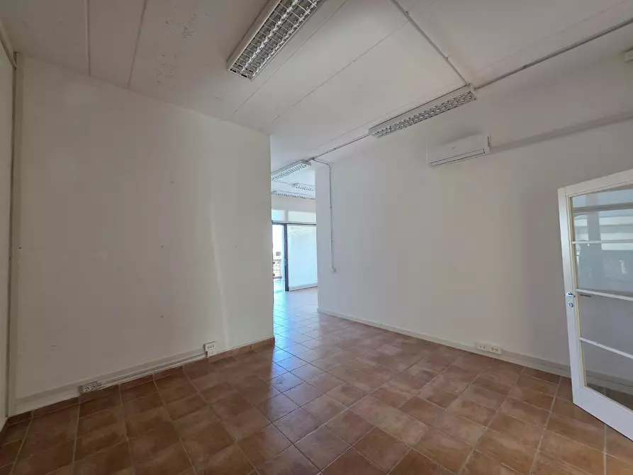 Immagine 11 di Ufficio in vendita  a Casciana Terme Lari