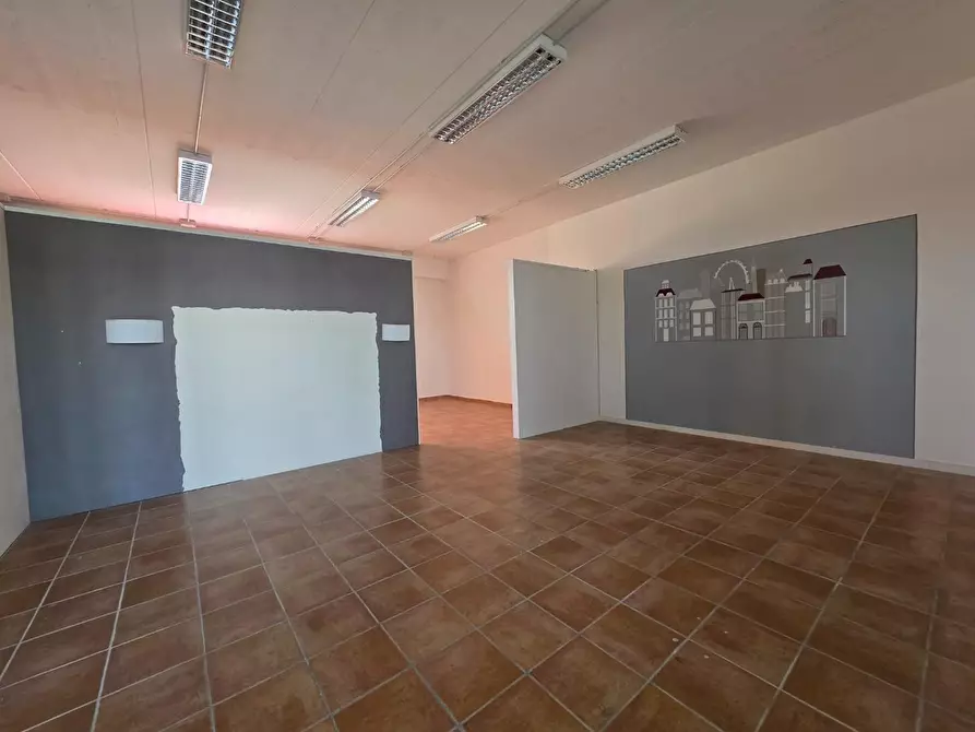 Immagine 3 di Locale commerciale in vendita  a Casciana Terme Lari