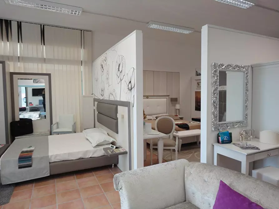 Immagine 2 di Locale commerciale in vendita  a Casciana Terme Lari