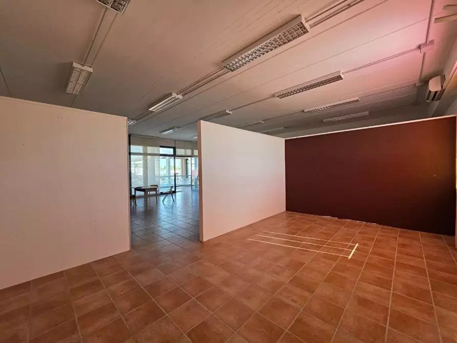Immagine 11 di Locale commerciale in vendita  a Casciana Terme Lari