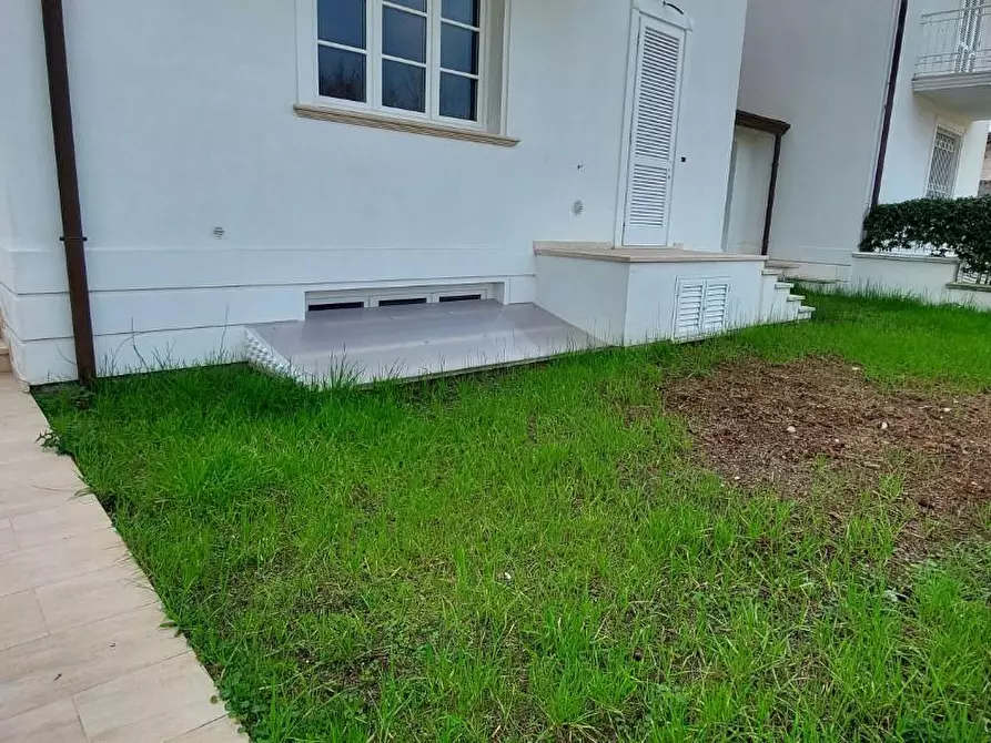 Immagine 37 di Casa trifamiliare in vendita  a Camaiore