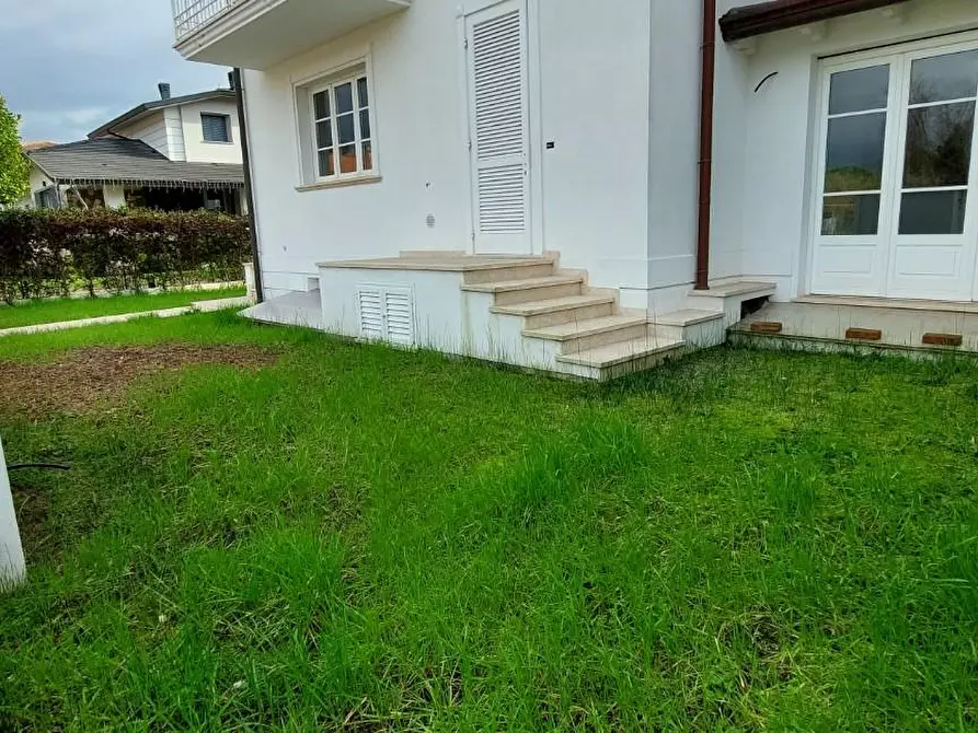 Immagine 39 di Casa trifamiliare in vendita  a Camaiore