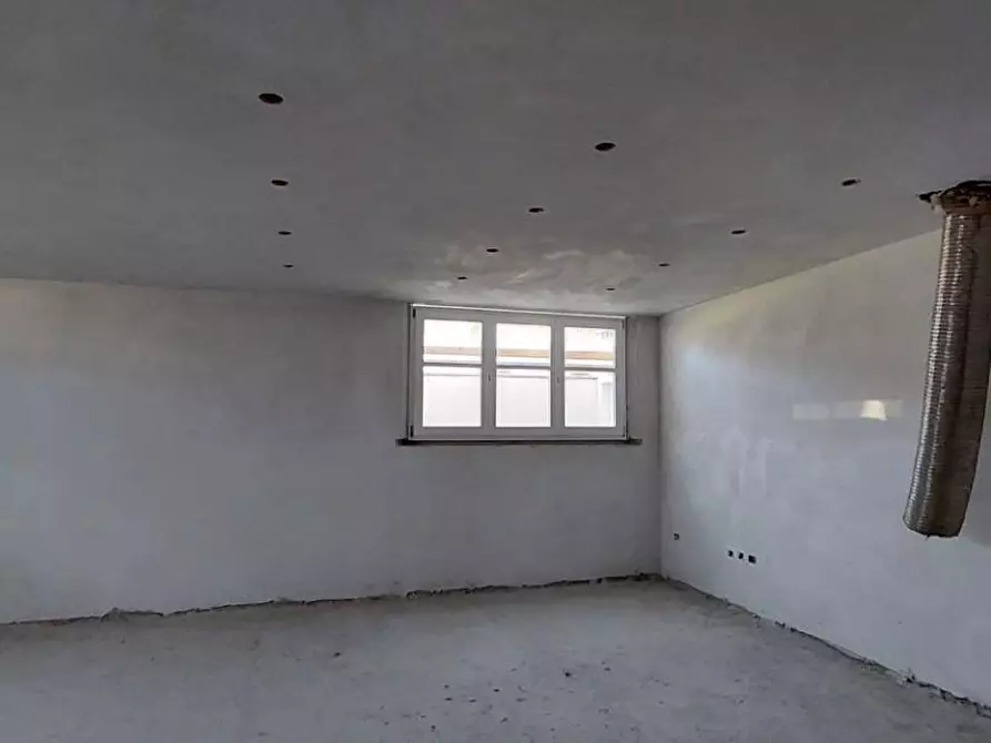 Immagine 19 di Casa trifamiliare in vendita  a Camaiore