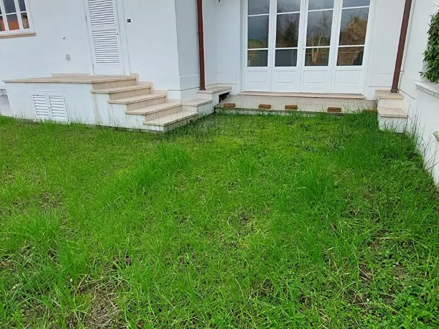 Immagine 38 di Casa trifamiliare in vendita  a Camaiore