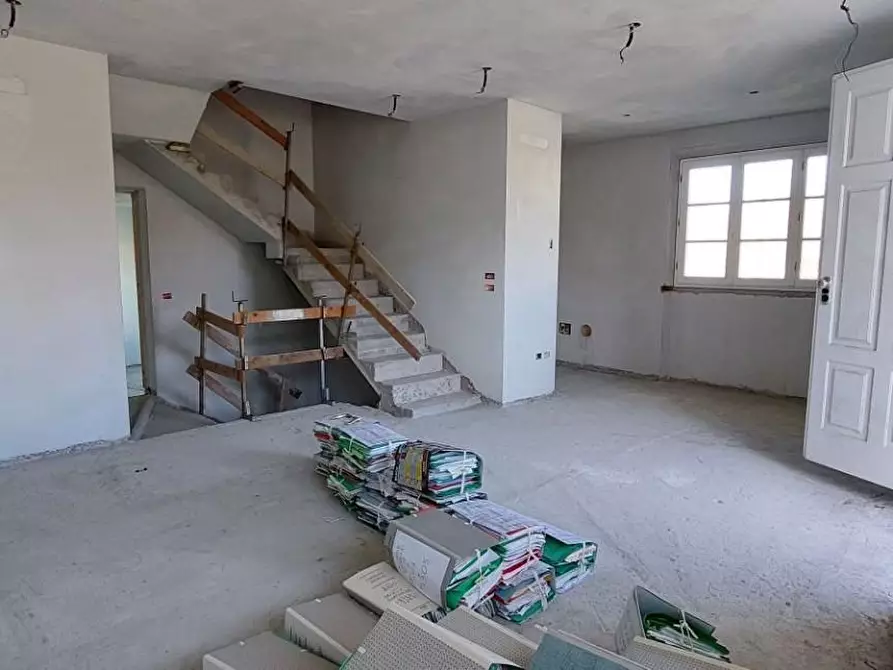 Immagine 2 di Casa trifamiliare in vendita  a Camaiore
