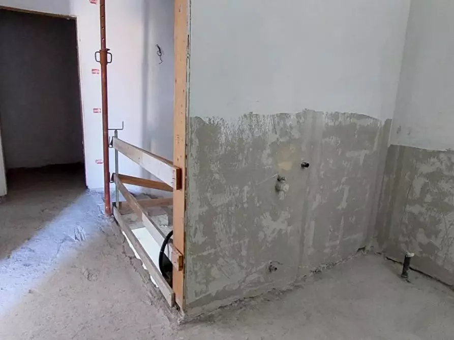 Immagine 30 di Casa trifamiliare in vendita  a Camaiore