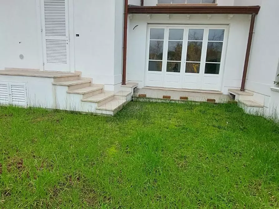 Immagine 40 di Casa trifamiliare in vendita  a Camaiore