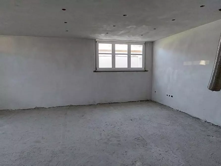 Immagine 18 di Casa trifamiliare in vendita  a Camaiore