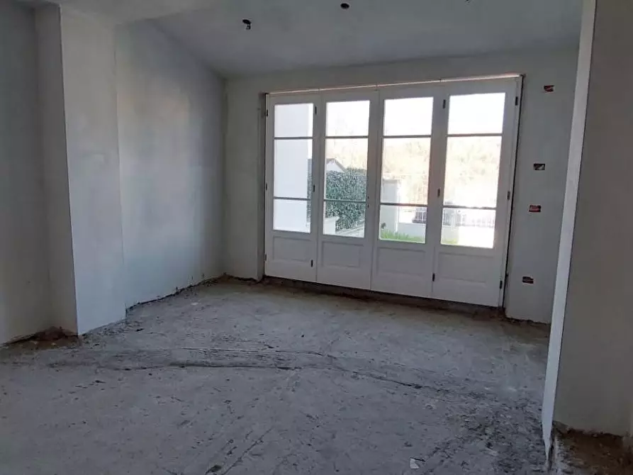 Immagine 15 di Casa trifamiliare in vendita  a Camaiore