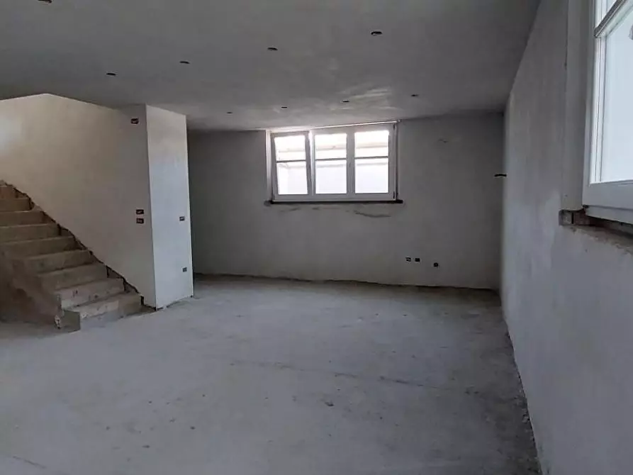 Immagine 17 di Casa trifamiliare in vendita  a Camaiore