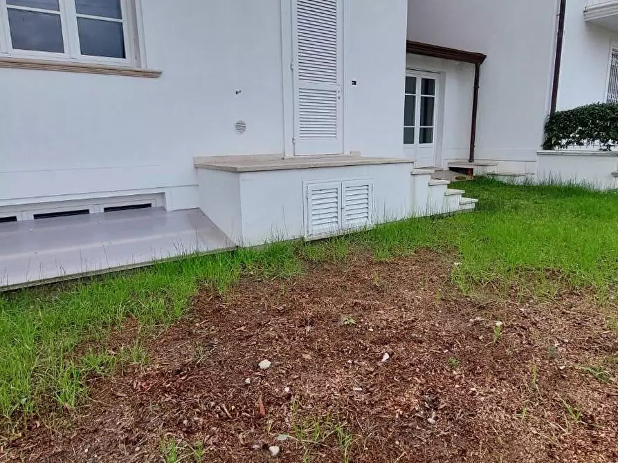 Immagine 43 di Casa trifamiliare in vendita  a Camaiore