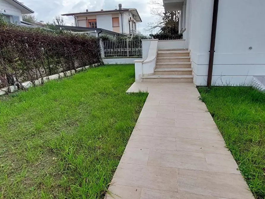 Immagine 44 di Casa trifamiliare in vendita  a Camaiore