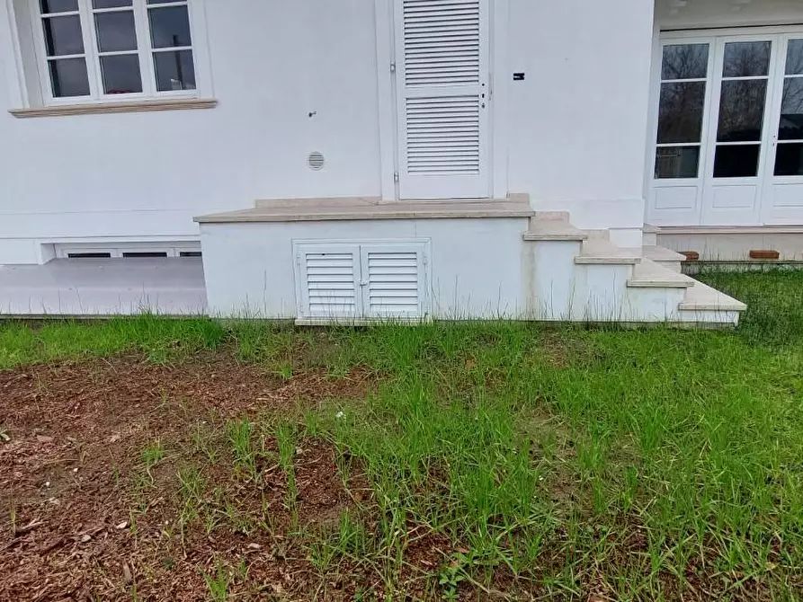 Immagine 41 di Casa trifamiliare in vendita  a Camaiore