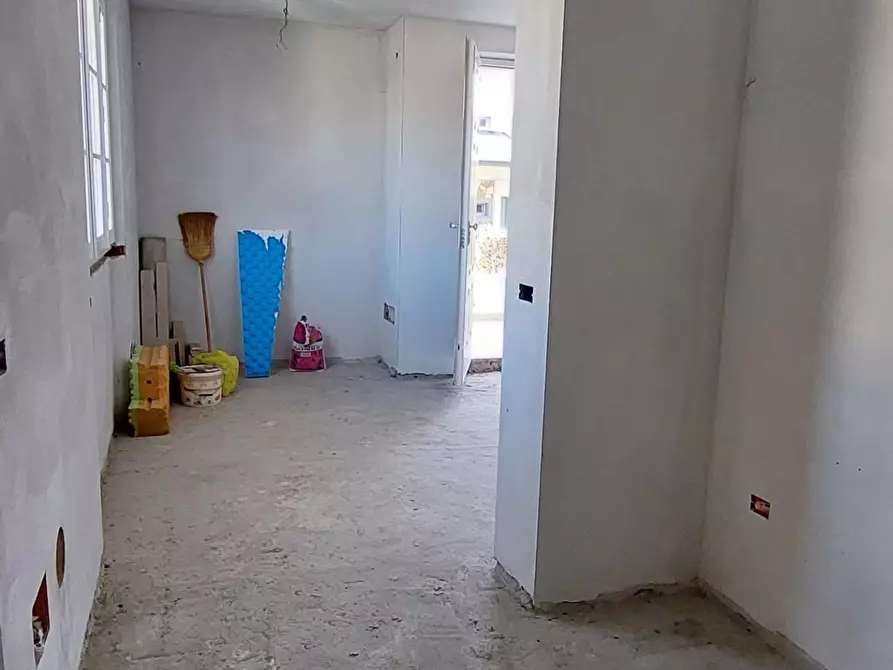 Immagine 9 di Casa trifamiliare in vendita  a Camaiore