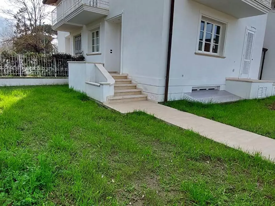 Immagine 36 di Casa trifamiliare in vendita  a Camaiore