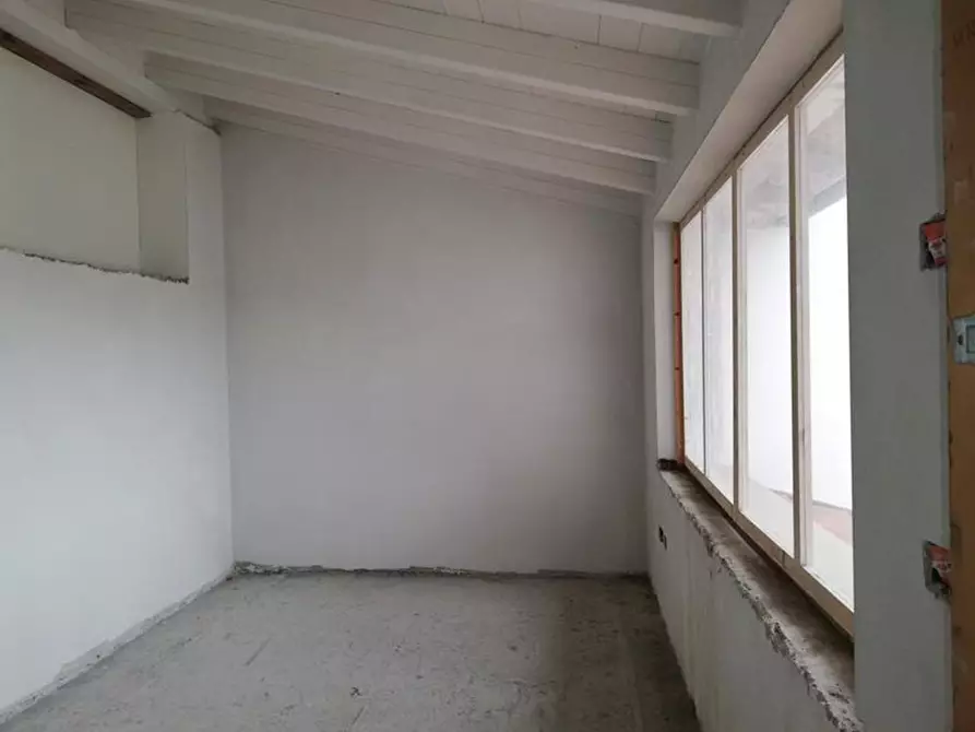 Immagine 32 di Casa trifamiliare in vendita  a Camaiore