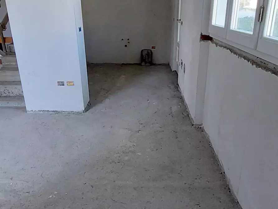 Immagine 6 di Casa trifamiliare in vendita  a Camaiore