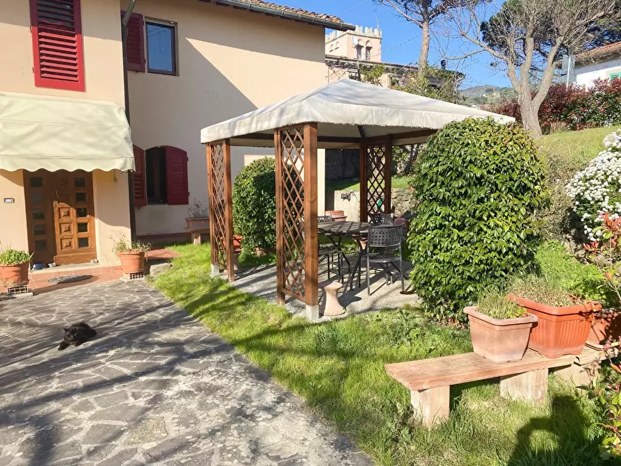 Immagine 2 di Villa in vendita  a Vinci