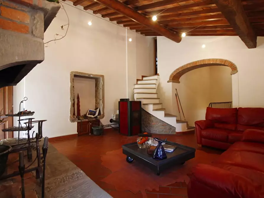 Immagine 3 di Casa colonica in vendita  a Vinci