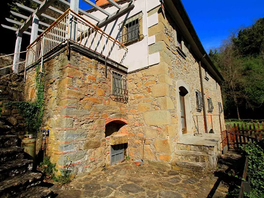 Immagine 18 di Casa colonica in vendita  a Vinci