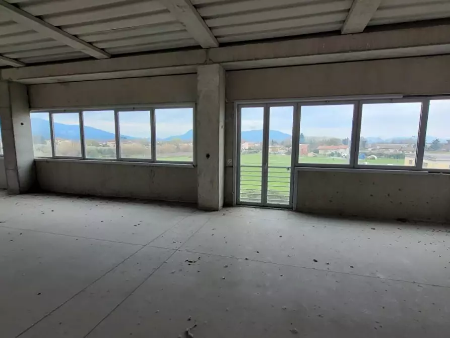 Immagine 32 di Attività artigianale in affitto  a Capannori