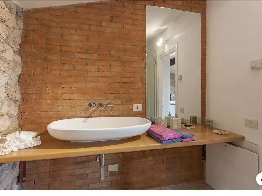 Immagine 8 di Villa in vendita  a Sovicille