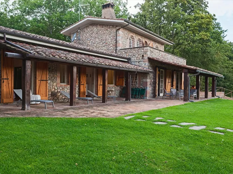 Immagine 2 di Villa in vendita  a Sovicille