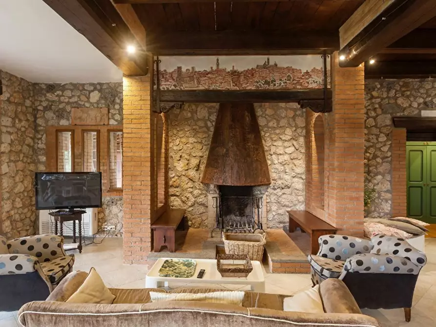 Immagine 3 di Villa in vendita  a Sovicille