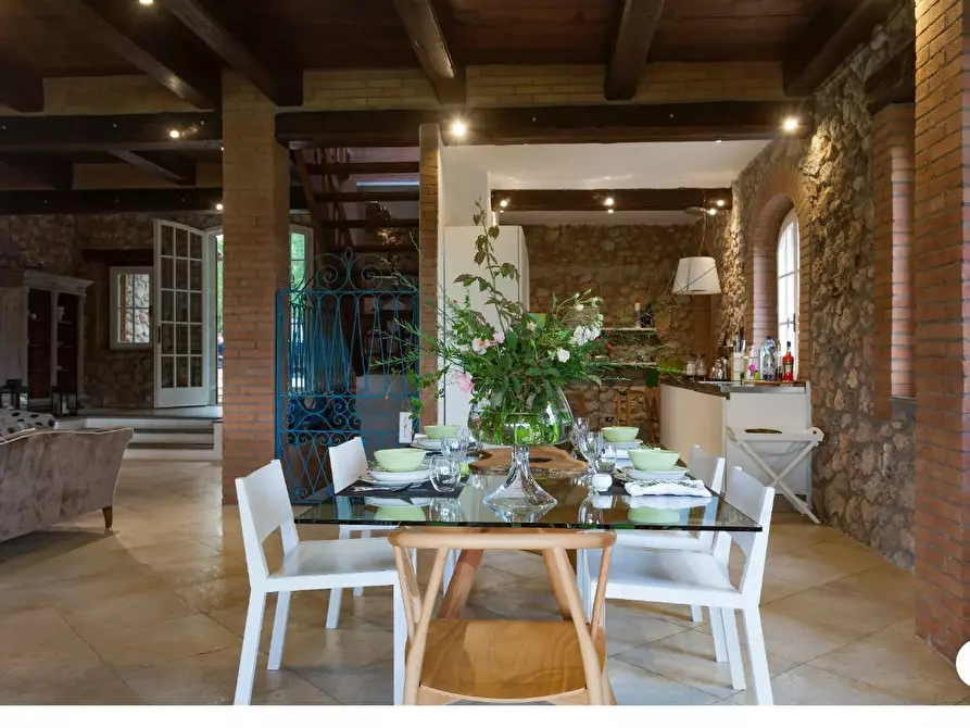 Immagine 4 di Villa in vendita  a Sovicille