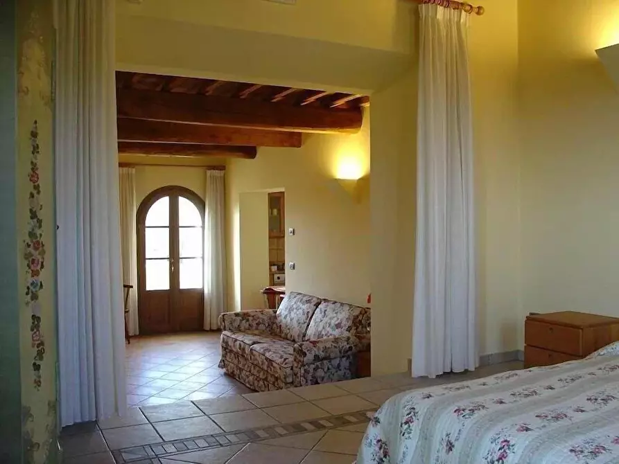 Immagine 5 di Casa colonica in vendita  a Lamporecchio