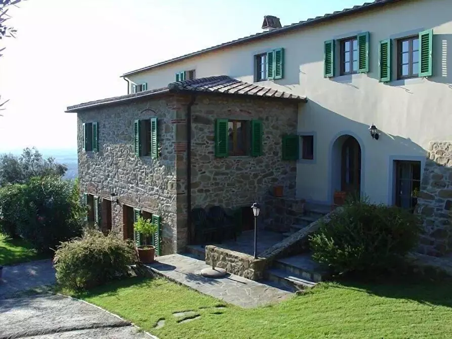 Immagine 1 di Casa colonica in vendita  a Lamporecchio
