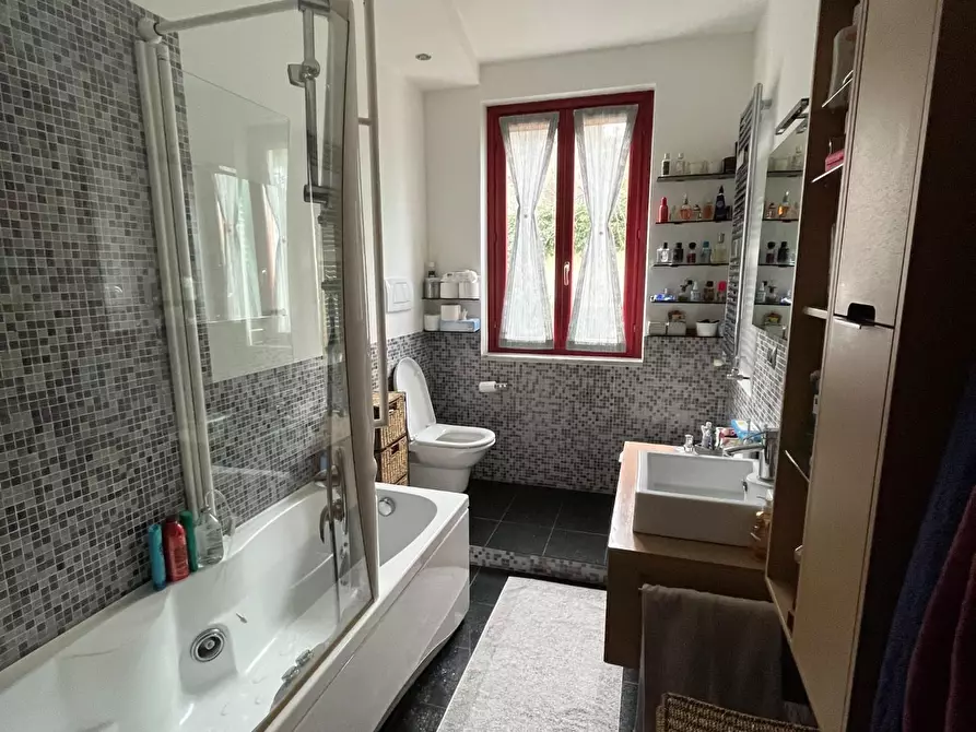 Immagine 10 di Appartamento in vendita  a Carrara