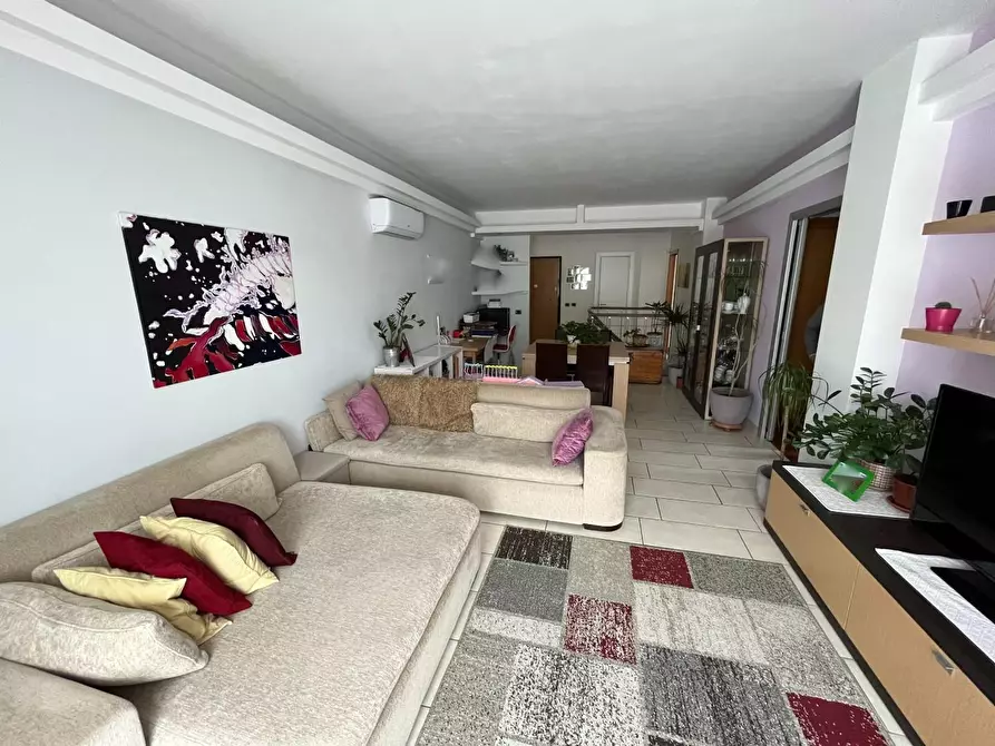 Immagine 2 di Appartamento in vendita  a Carrara