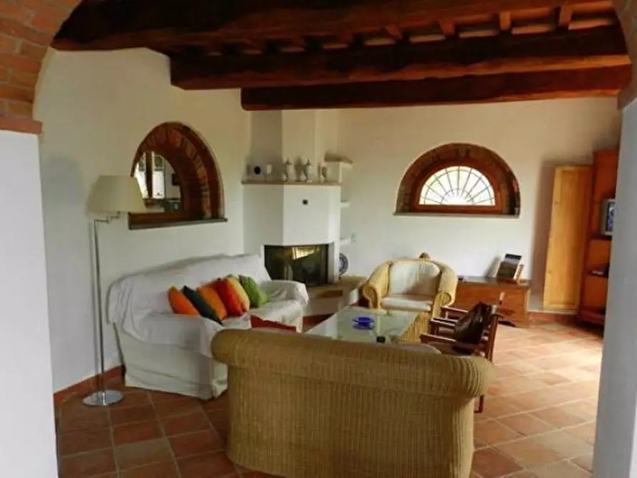 Immagine 3 di Casa colonica in vendita  a Lamporecchio