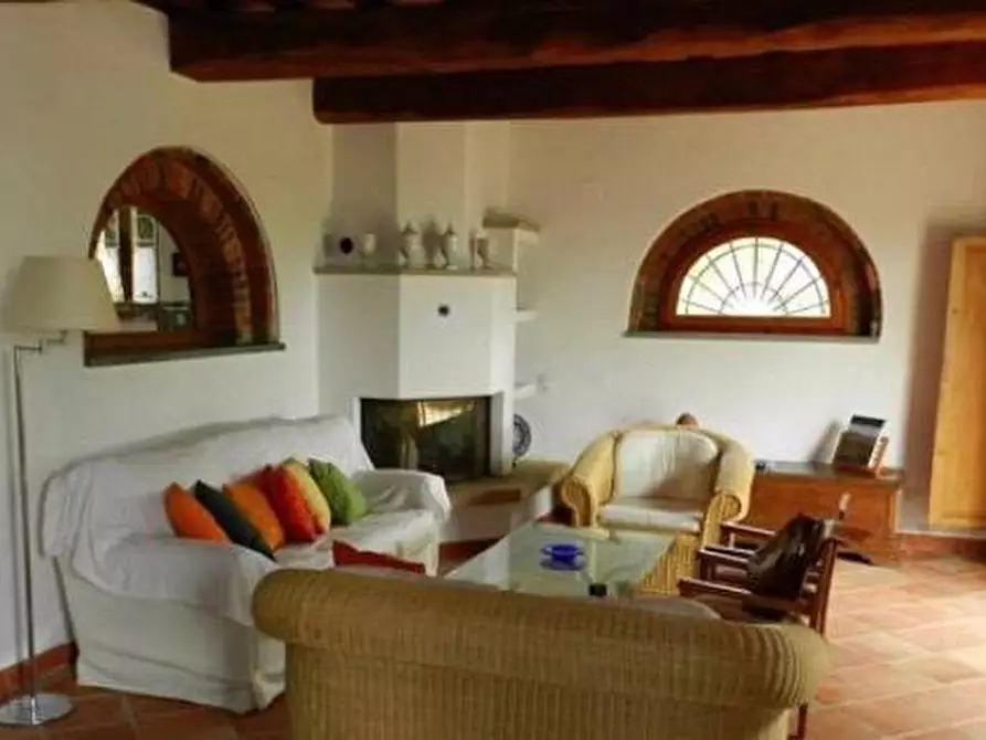 Immagine 10 di Casa colonica in vendita  a Lamporecchio