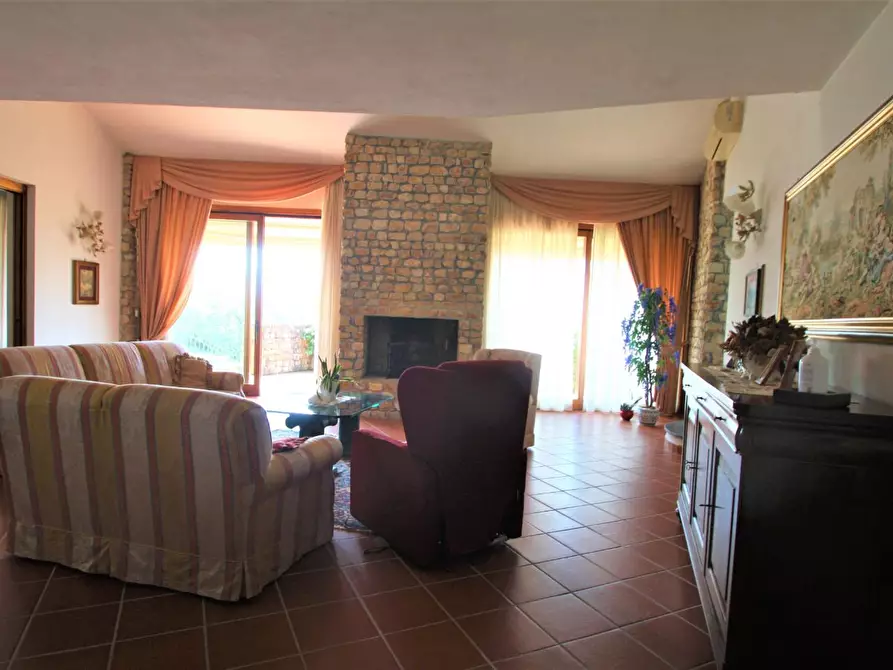 Immagine 10 di Villa in vendita  a Lucca